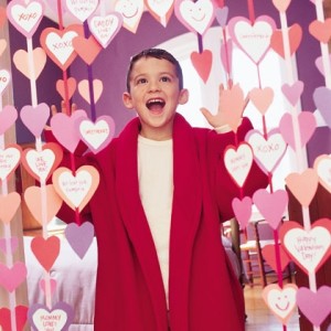 curtain-of-hearts-valentines-day-craft-photo-420-FF0203VALENA04